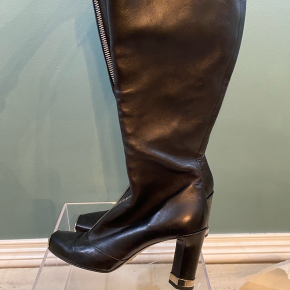 Dolce and Cabanna, leather women’s boots silver zip front and tips size 39 - Picture 3 of 6